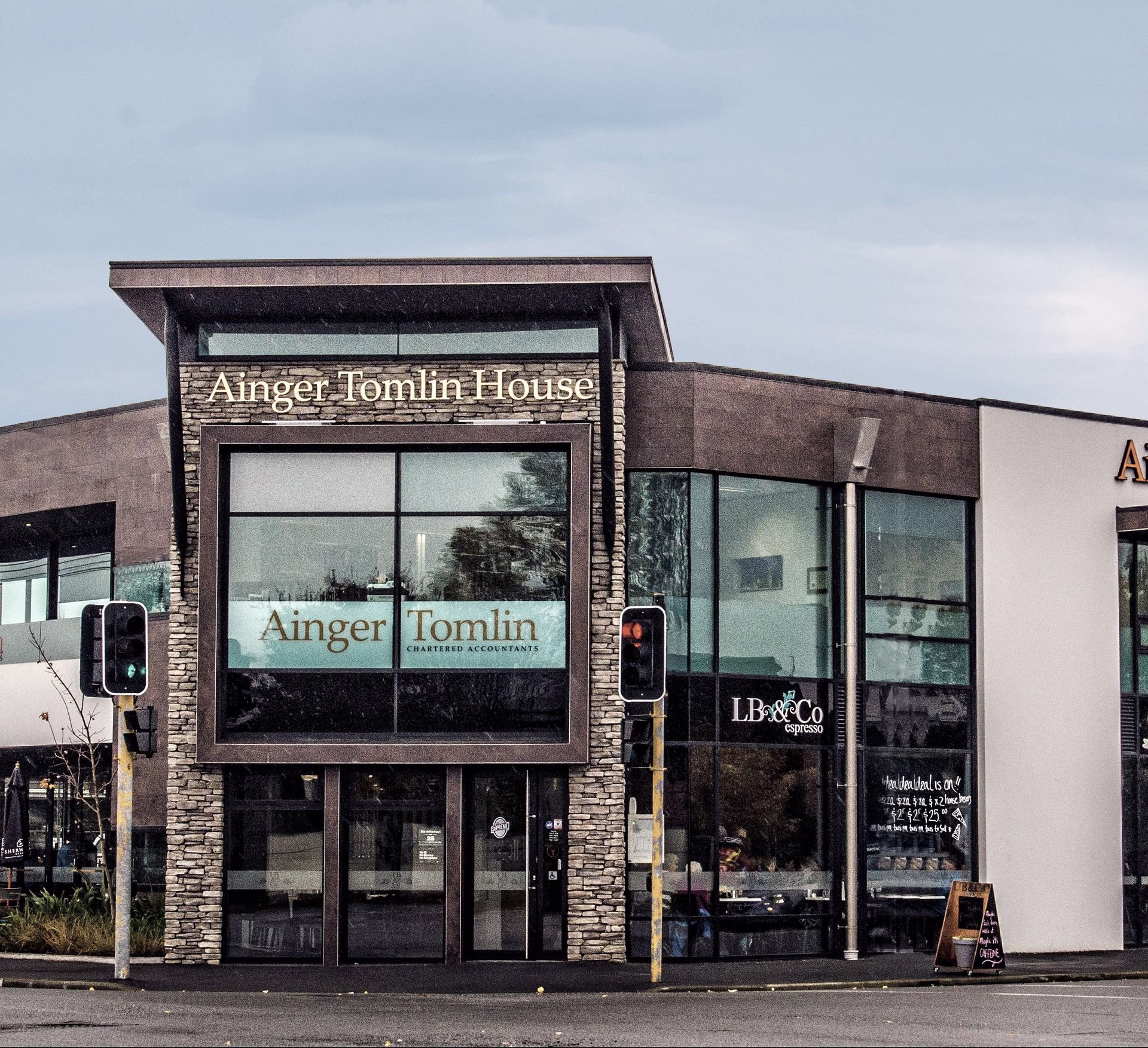 AingerTomlinHighImage AingerTomlinHighImage